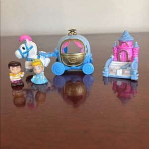 Squinkies Disney Cinderella set with carriage, Prince Charming and staircase